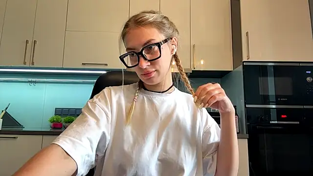 SoftnessMila Chat XXX live
