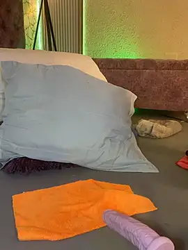 EMILYY_FOXY's Live XXX Chat