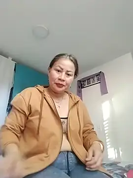 LaraCaliente's Live XXX Chat