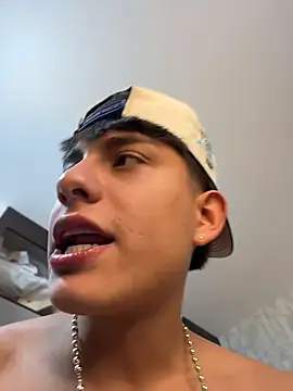 XXX chat uživo modela Lander_Cruz