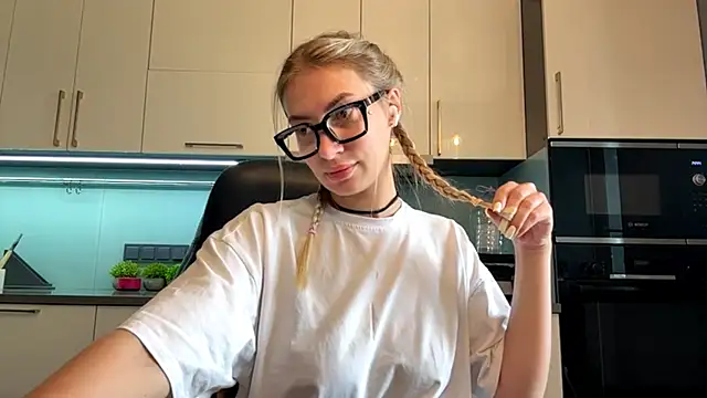 SoftnessMila Live XXX-Chat