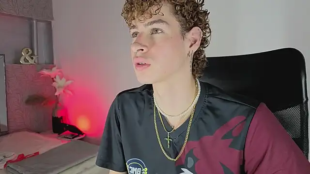 nova_salvatore's Live XXX Chat