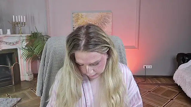 Show modela Jes_Solar na web-kameri