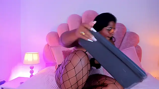 Mommy_Big_Ass' Live XXX Chat