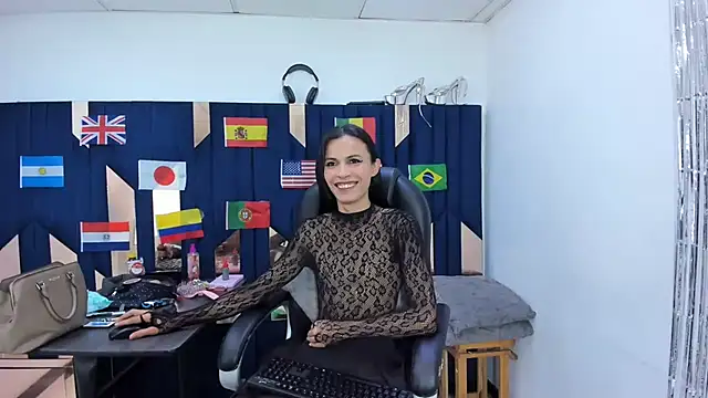 Aisha_hotts777 网络视讯表演