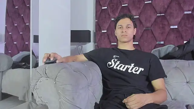TonyBenedetti Adlı Modelin Canlı XXX Sohbeti