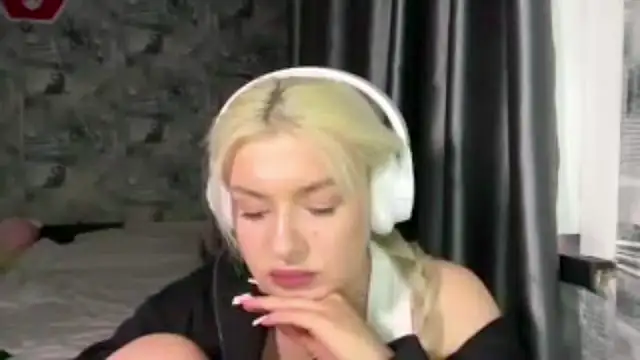 SpotlessParaffinn Live XXX chat