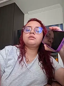 CURVY-HORNY live XXX chat