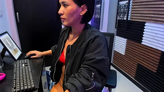 Scarleth-Foxx Live XXX-Chat