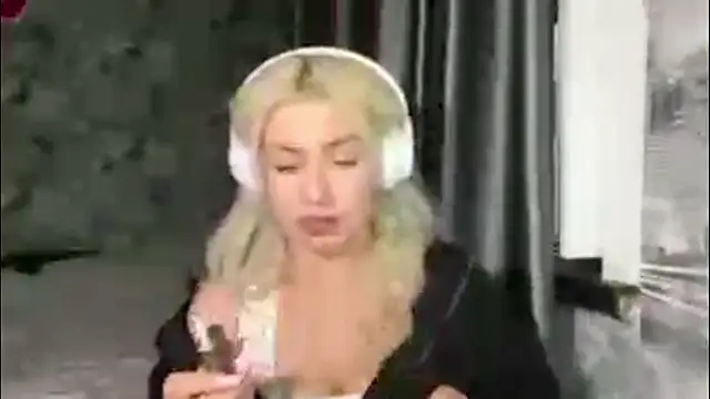 SpotlessParaffin live XXX chat