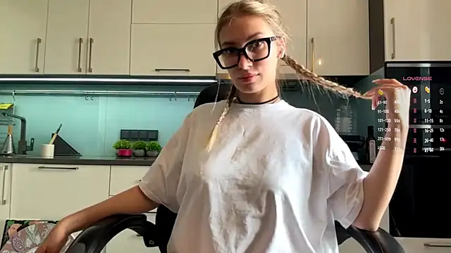 SoftnessMilan Live XXX chat