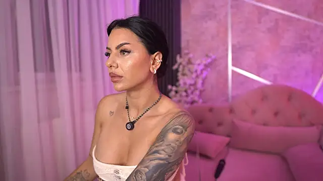 XXX chat uživo modela Ivy_Trixx