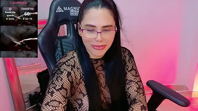 lararoberts_ Adlı Modelin Canlı XXX Sohbeti