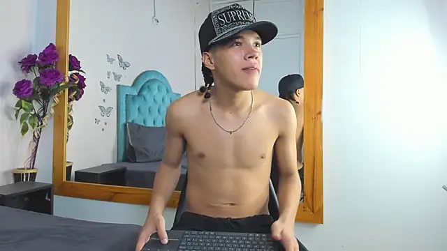 Charlie_Latino's Live XXX Chat