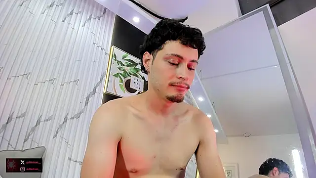XXX chat uživo modela Alexlux1