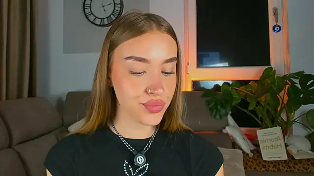 SugarSkye Adlı Modelin Canlı XXX Sohbeti
