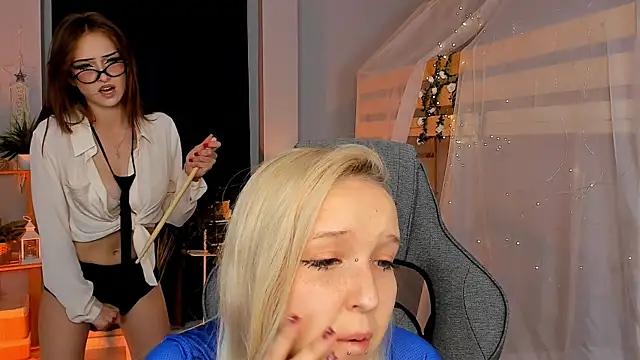 MaoqiBeverly Adlı Modelin Canlı XXX Sohbeti