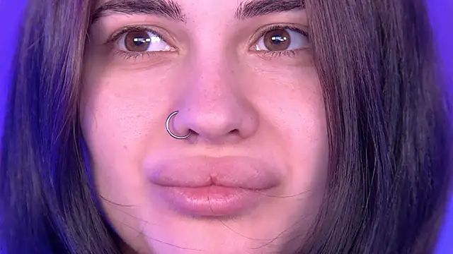 Živý XXX chat AdrianaToress