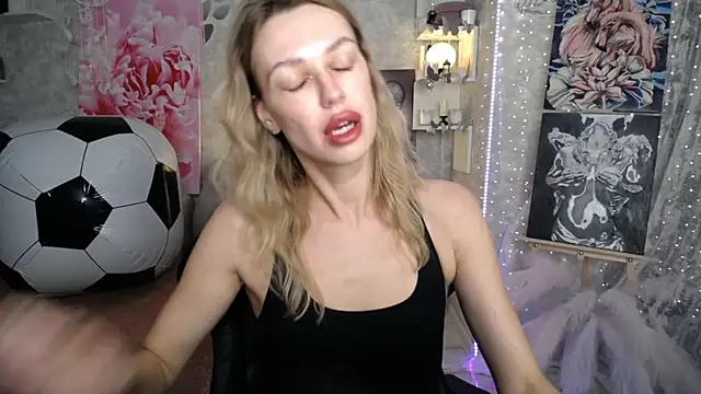 NickyAdamidi 即時 XXX 聊天