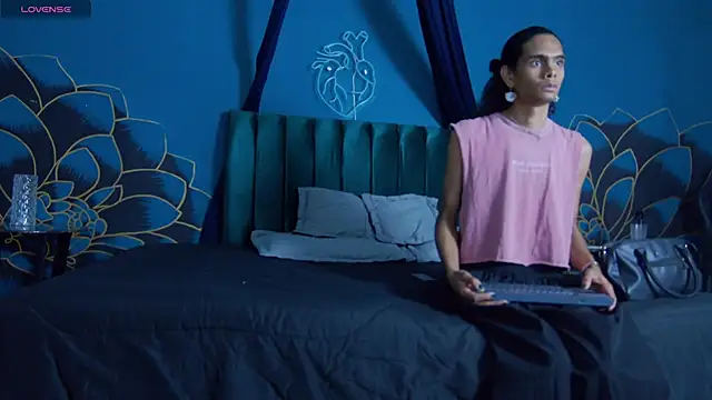 maxi_max0 লাইভ XXX চ্যাট