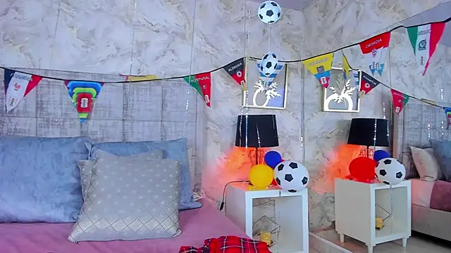 nathalymooree Adlı Modelin Canlı XXX Sohbeti