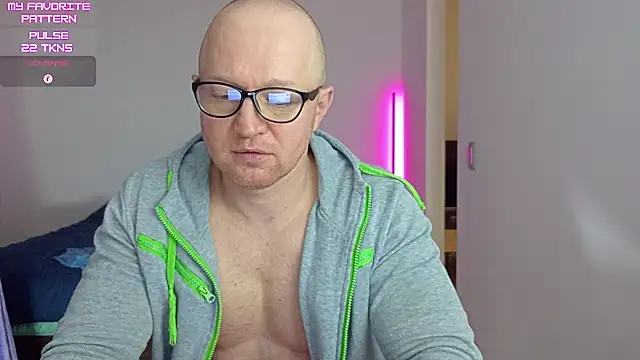 kevintyler69 Adlı Modelin Canlı XXX Sohbeti