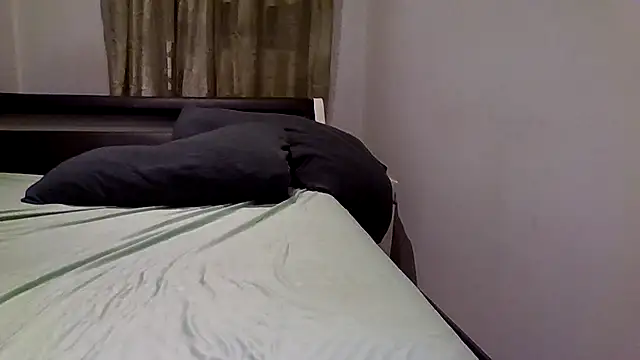 Loren4a's Webcam Show