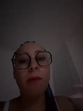 queenlo_xxx élő XXX-chatje