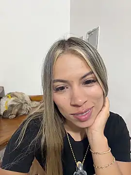 Mia_Rosee1 Adlı Modelin Canlı XXX Sohbeti