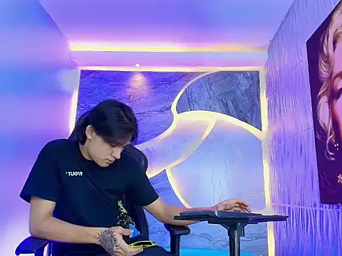 monky_0002 Adlı Modelin Canlı XXX Sohbeti