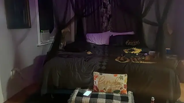 CoffeeNCreamHer – webcam-show