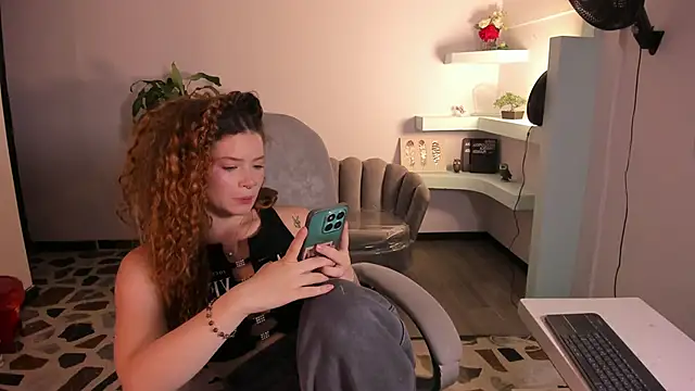 AphroditeSweett live XXX chat