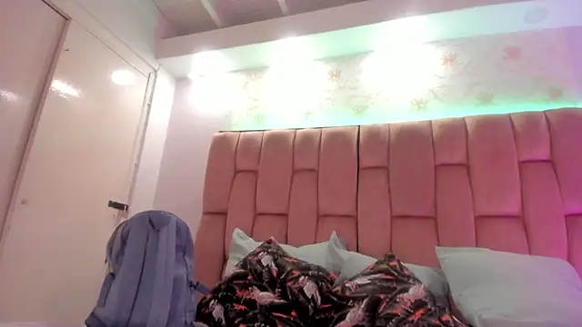 aishathornee Adlı Modelin Canlı XXX Sohbeti