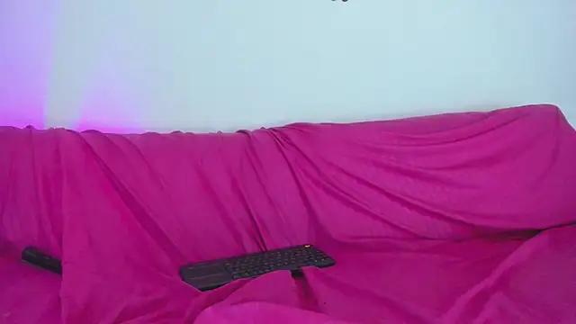 Nikki__uwu Chat XXX in diretta
