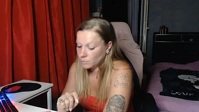 AnnaFalconeX Chat XXX in diretta