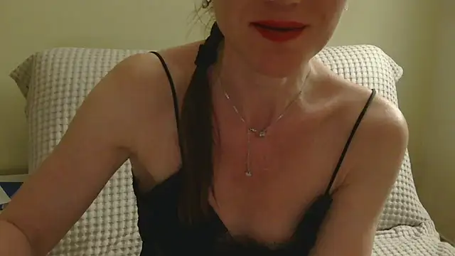 HannaAX: διαδικτυακό σόου στην κάμερα