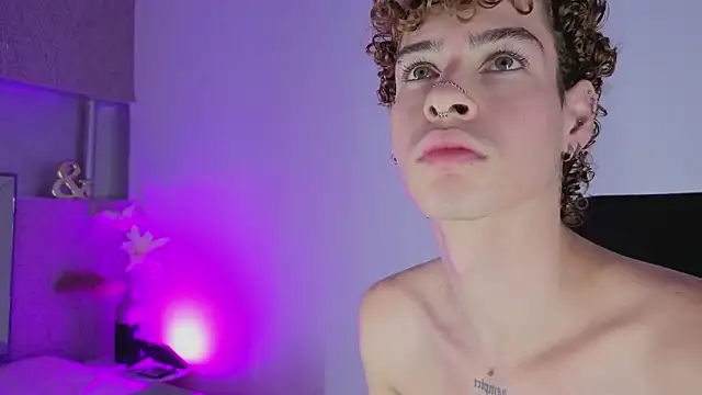 nova_salvatore's Webcam Show