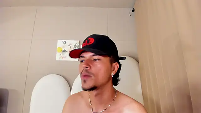 Briian__ live XXX chat