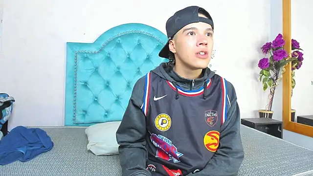 Chat +18 de Charlie_Latino ao vivo