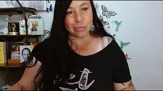 LauraMallioni's Live XXX Chat