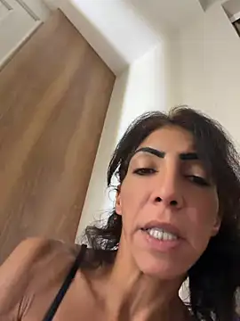 Chatroom XXX en direct de Yasmiinee