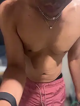 pophiboy 在線直播表演
