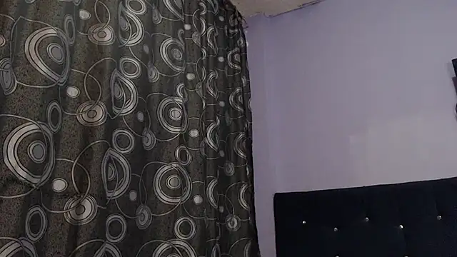 ANGELIQUE_KLANE Adlı Modelin Canlı XXX Sohbeti