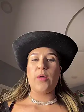 Chat +18 de IsabelleMilan ao vivo