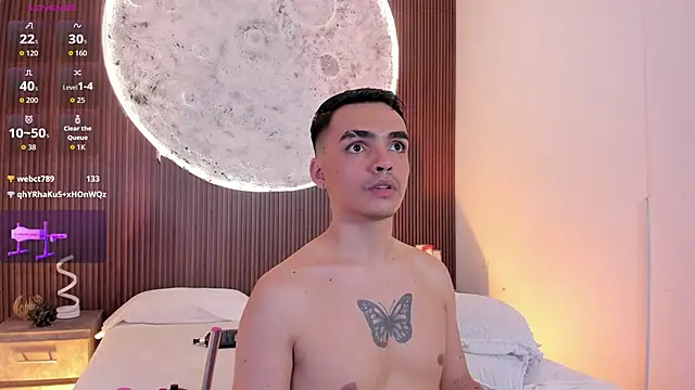 Pertunjukan Kamera Web NicoKinggs_