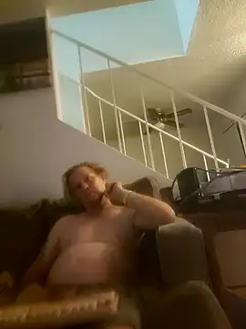 הופעת וובקאם של yourMasterisBored