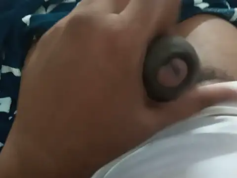 הופעת וובקאם של UncutlovingGuy