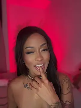 ItsBellaPorch's Webcam Show
