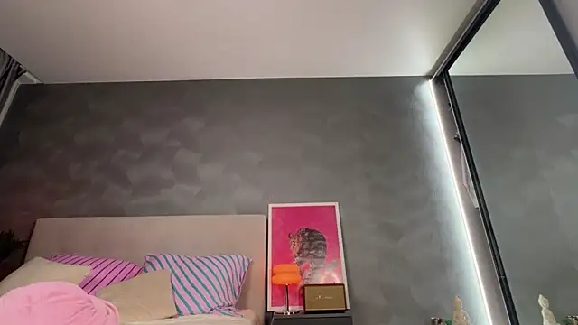 GlossyVixen Chat XXX live