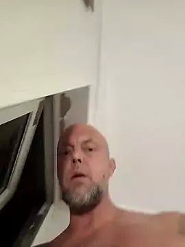 הופעת וובקאם של HornyDaddyMuscle